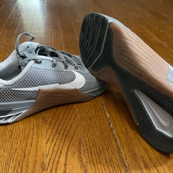 New, worn 3-4 times, Nike Netcon SEVEN React/Hyperlift Fitness shoe, Great cond. - Picture 4 of 4